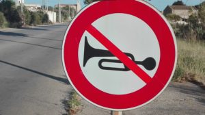 Verkehrsschild hupen verboten