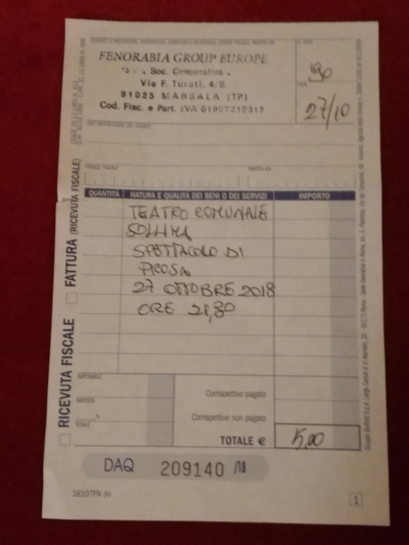 Eine Handgeschriebene Eintrittskarte auf einem Rechnungsbeleg