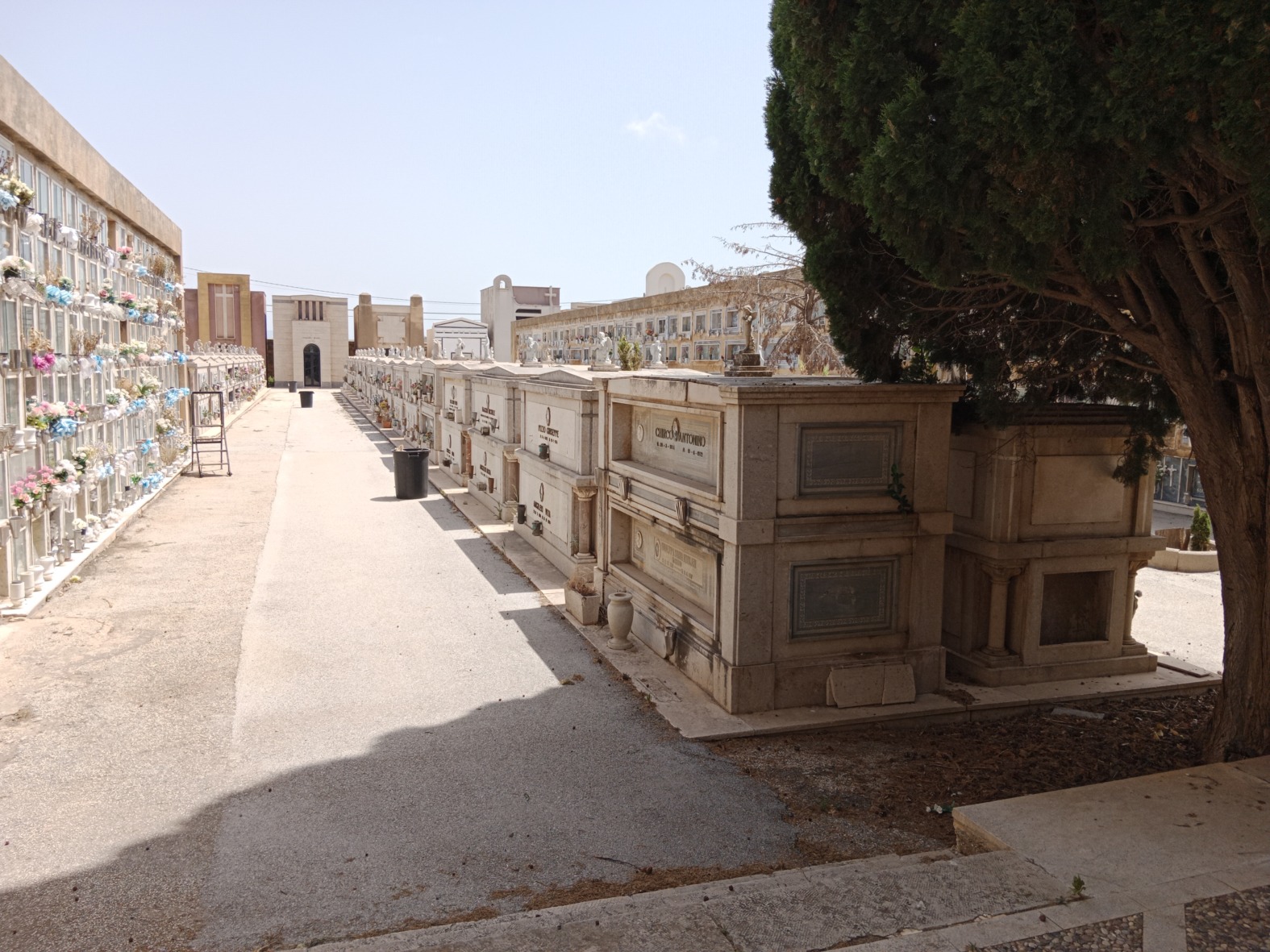 Warum werden die Toten in Italien in Wandgräber bestattet
