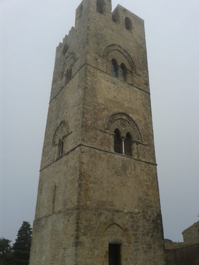 Turm der Chiesa Madre "Mutterkirche"