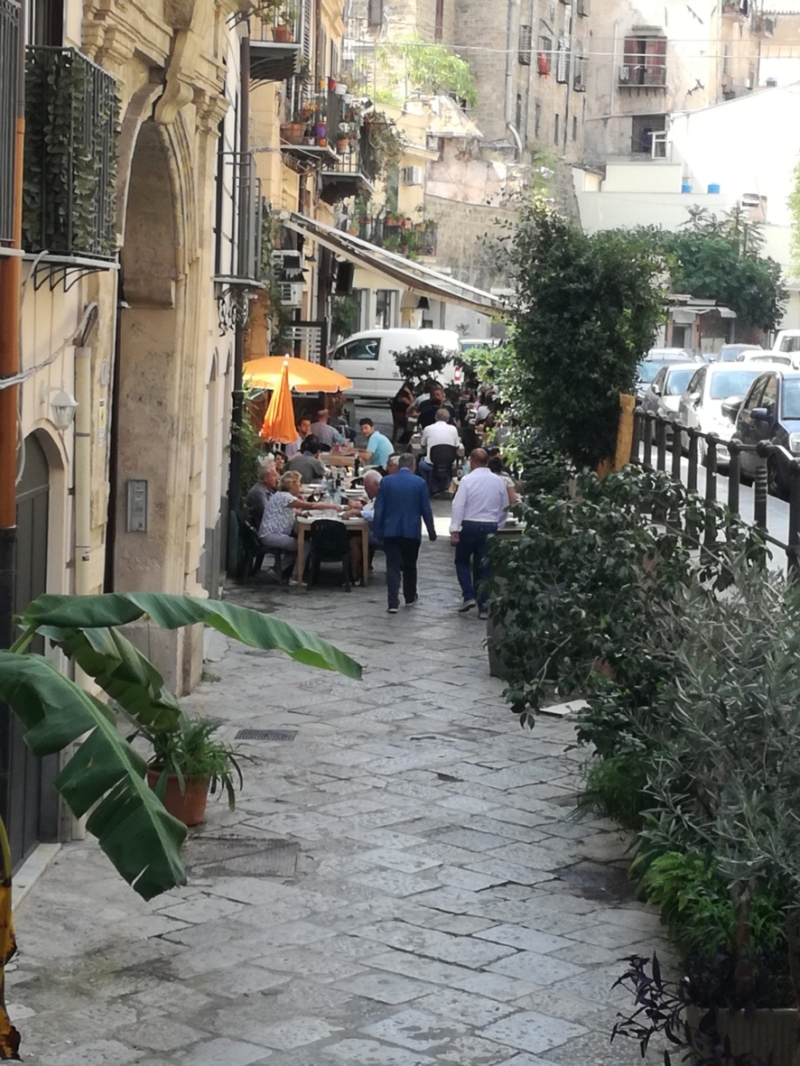 Ansprechendes Restaurant in Palermo in einer Seitengasse