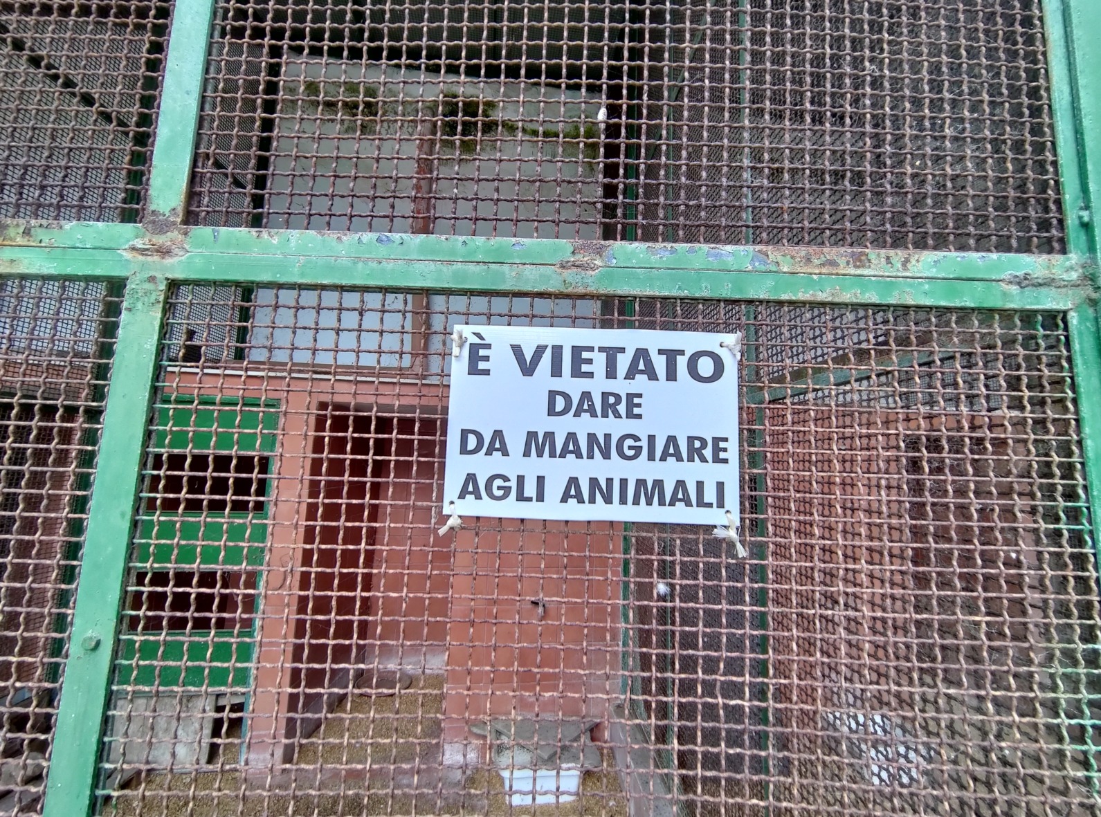 Füttern der Tiere verboten