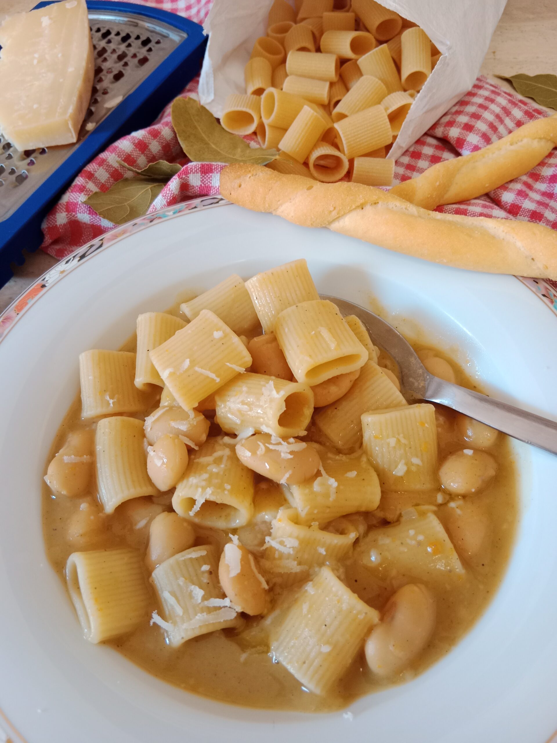 Kastaniensuppe mit Pasta und Bohnen